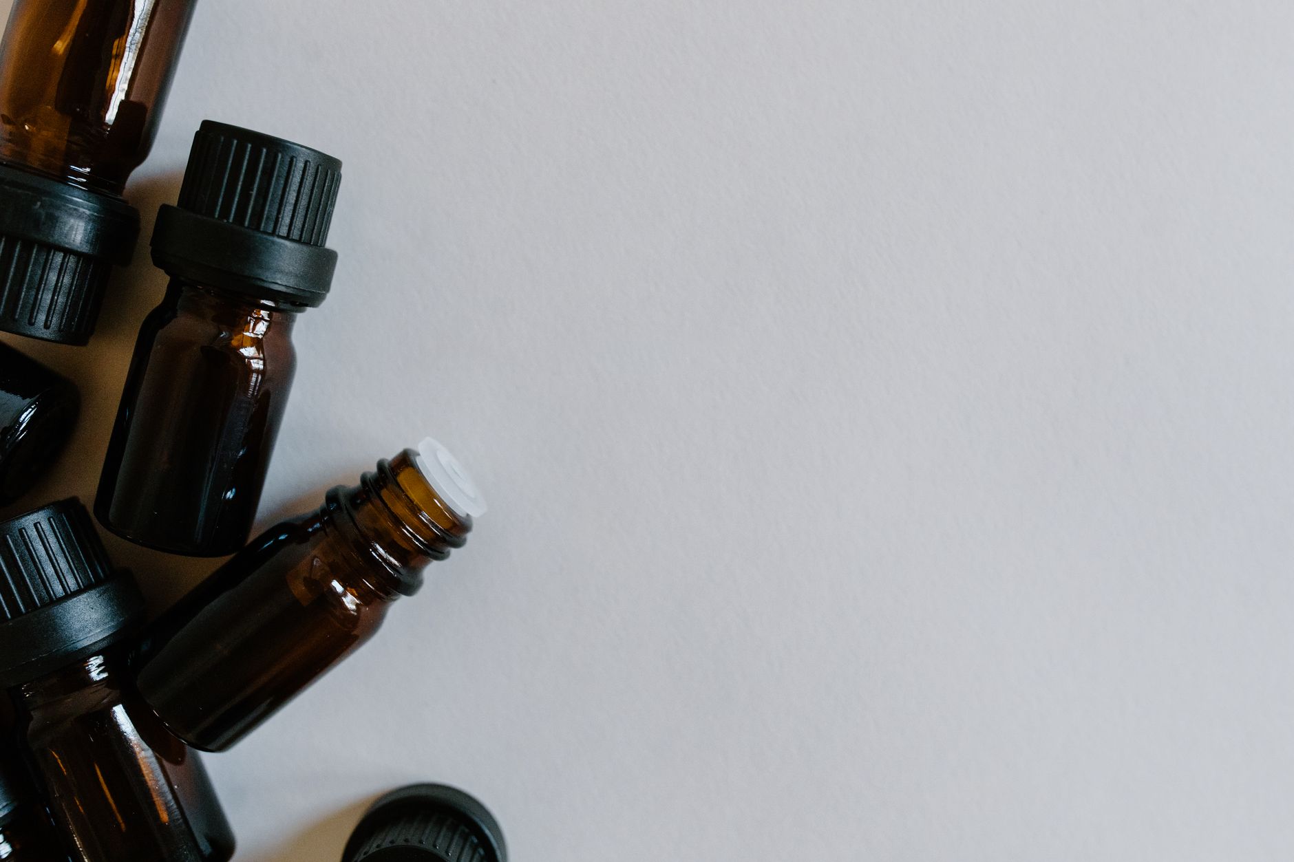 Visual illustration for mink oil vs neatsfoot oil leather jackets