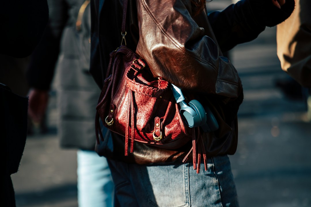 Visual illustration for diagnose dry rot vintage leather jacket