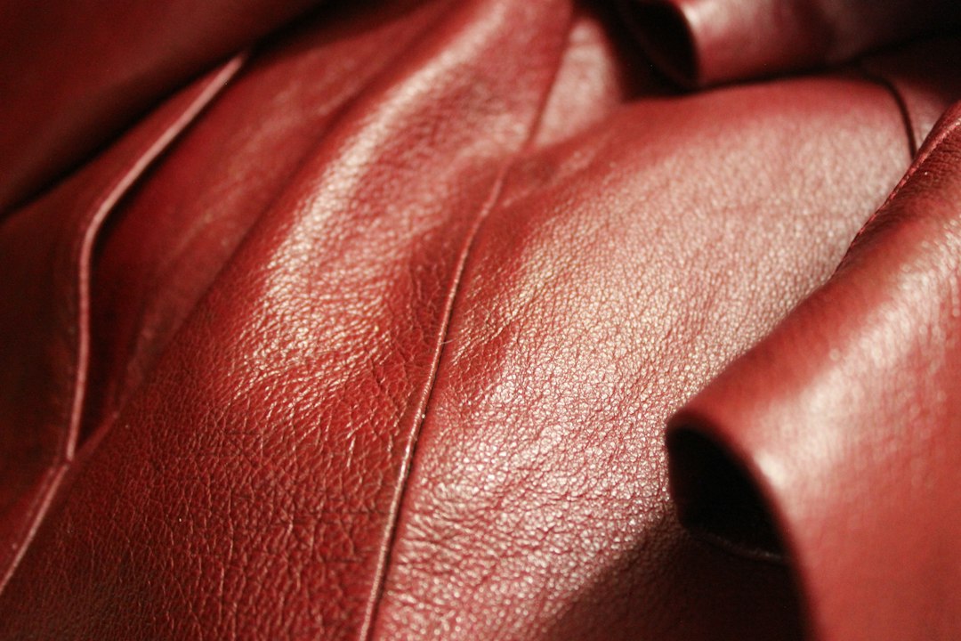 Visual illustration for strip old finish re dye leather jacket tutorial