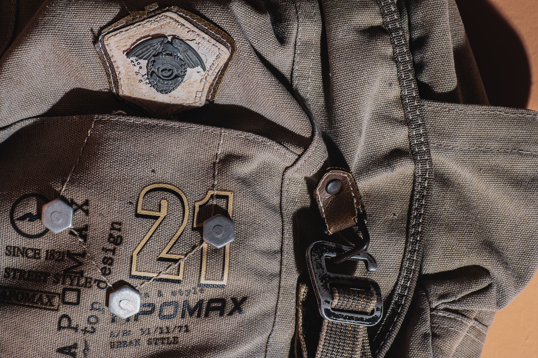 Visual illustration for upgrade vintage zipper pulls snap fasteners jacket